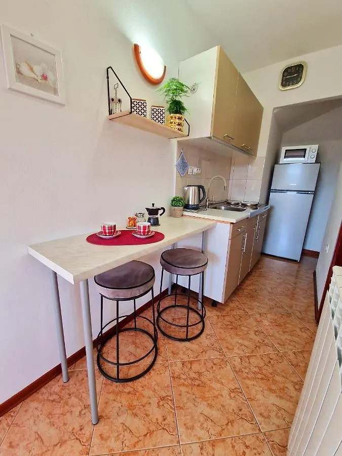 Apartmani Antonija Vozilici 0*,